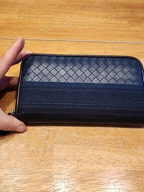 Bottega Veneta Intrecciato woven leather zip-around long wallet in a blue&black